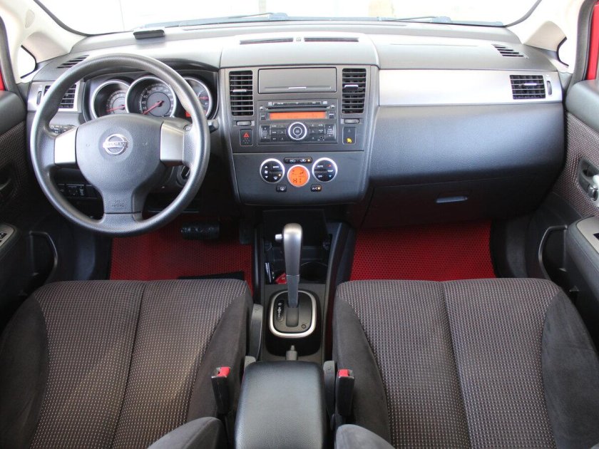 Nissan tiida 2005 салон