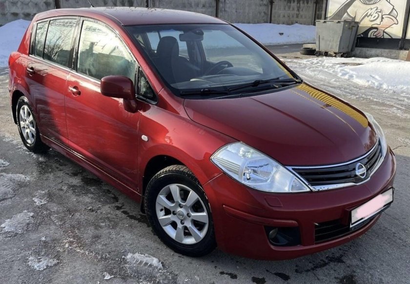 Nissan Tiida 2012