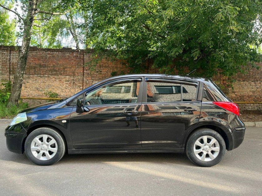 Ниссан Тиида 2012