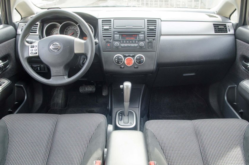 Ниссан Тиида 2012