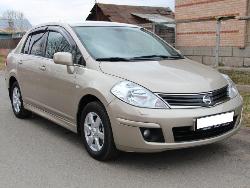 Nissan Tiida 2005