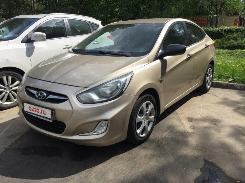 Hyundai Solaris бежевый 2011