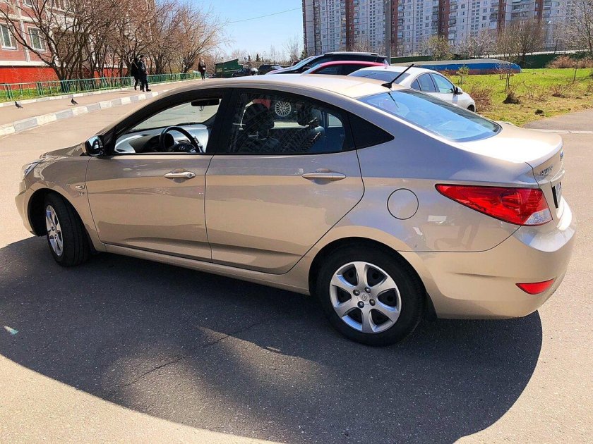 Hyundai Solaris 2012 бежевая