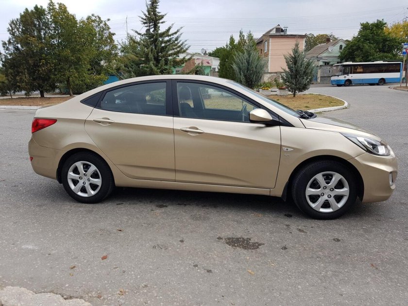 Hyundai Solaris 2012 бежевая