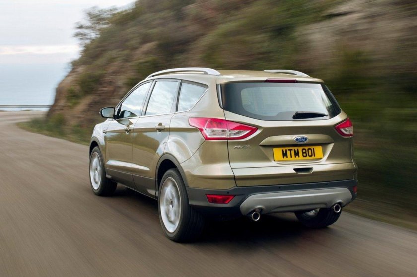 Форд Куга сзади