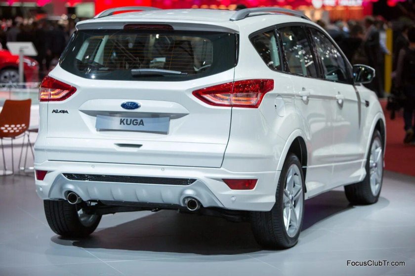 Ford Kuga сзади