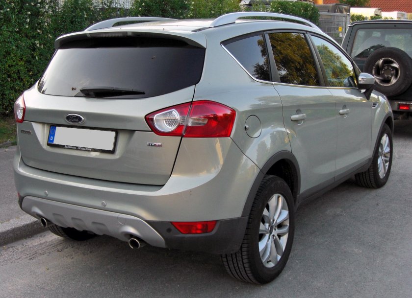 Ford Kuga 2 сзади