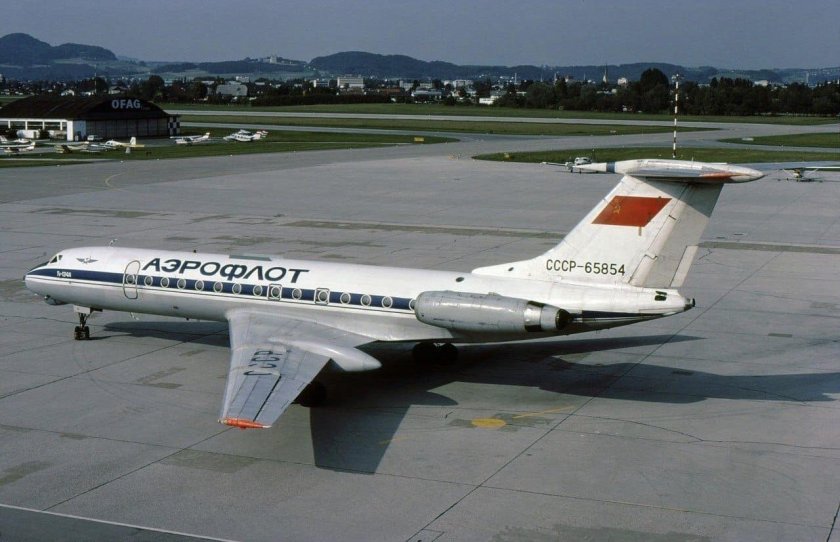 Ту-134 пассажирский самолёт