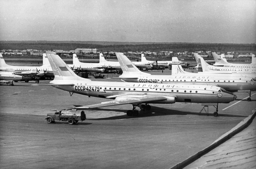 Ил-18 пассажирский самолёт