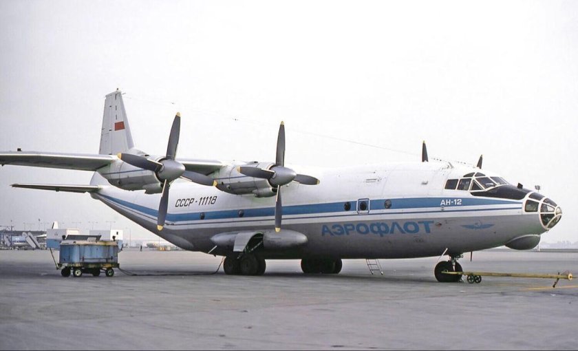 Самолет АН старый
