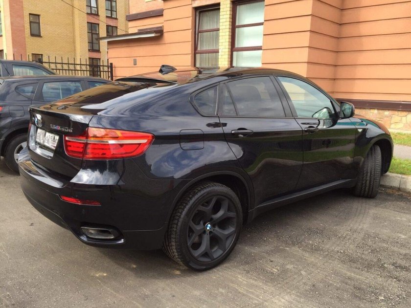 БМВ Икс 6 черная