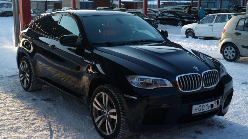 Черный BMW x6 2013