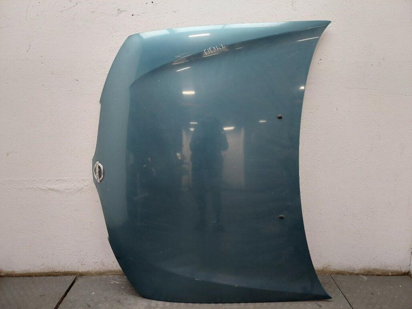 Капот автомобиля