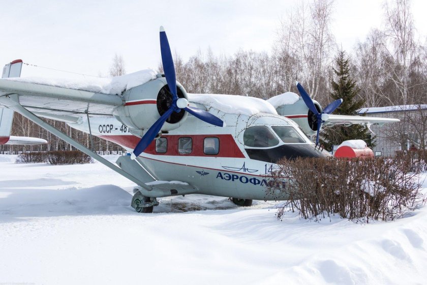 Самолёт АН-14 пчёлка