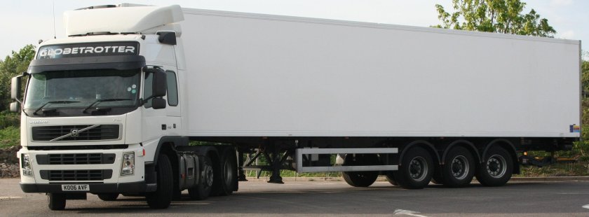 Вольво FH С полуприцепом рефрижератор