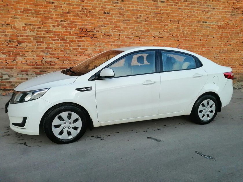 Киа Рио 2014 седан белый