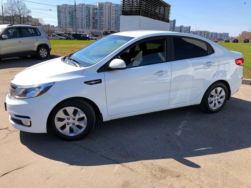 Kia Rio 2015 белая