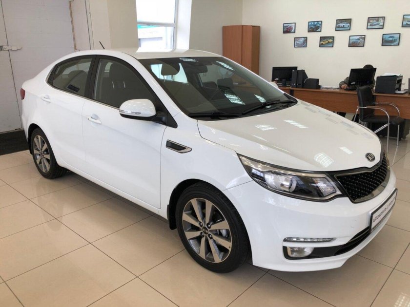Kia Rio 2015 белая