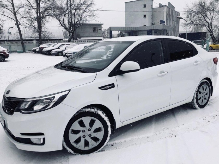 Киа Рио 3 Рестайлинг белая