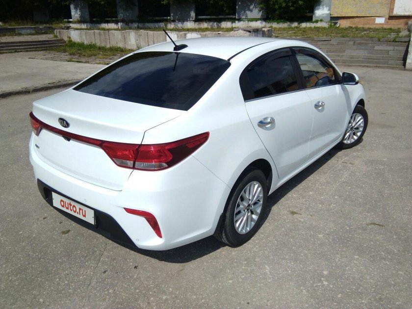 Kia Rio 2017 седан белая