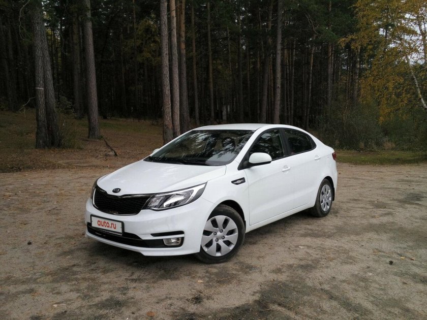 Белая Киа Рио 3 Рестайлинг седан