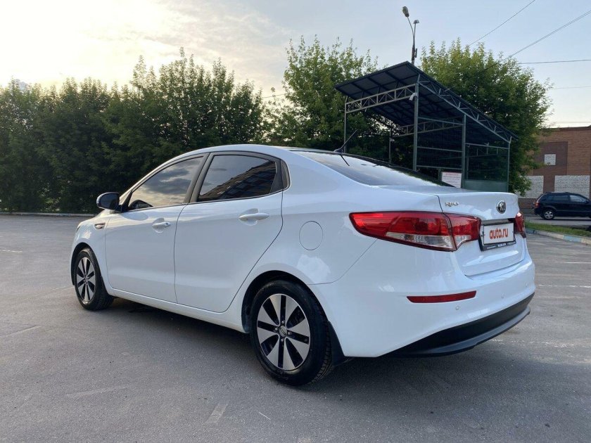 Kia Rio 2016 белая