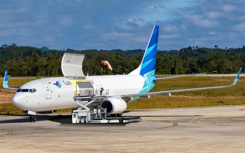 Грузовой самолет Боинг 737