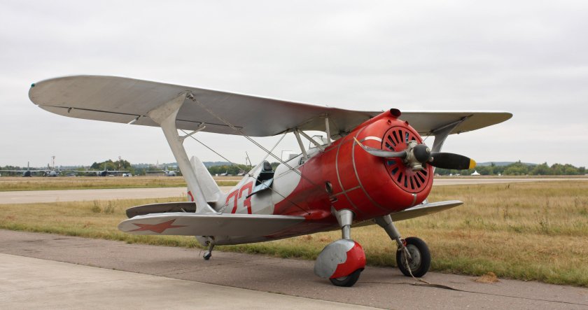 Истребитель биплан и-15