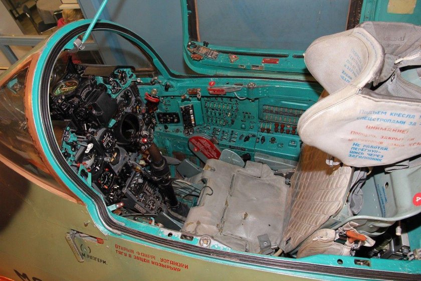 Кабина миг-21бис