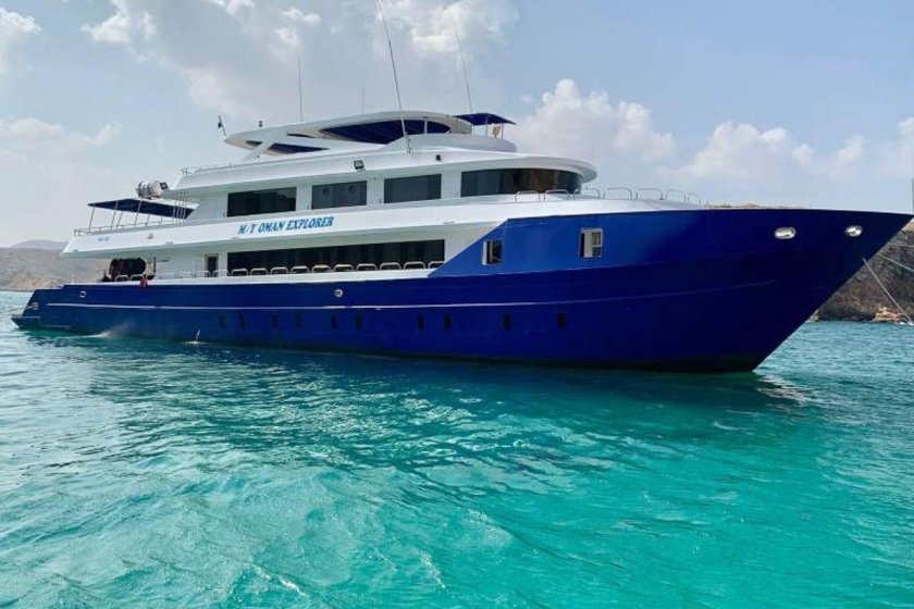 Эксплорер яхта с бассейном