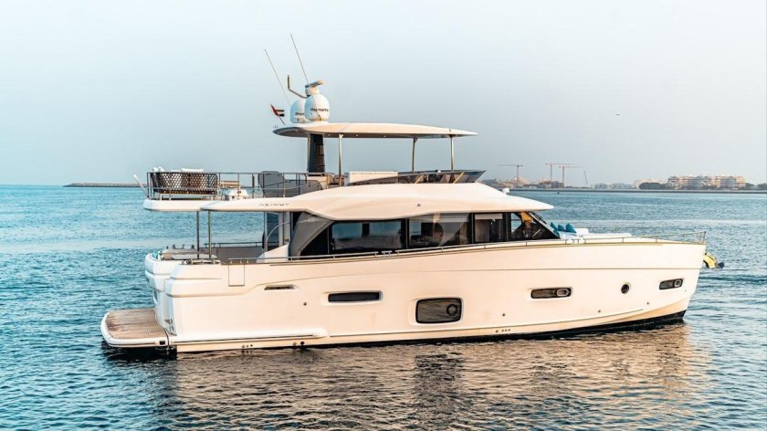 Яхта absolute navetta 58