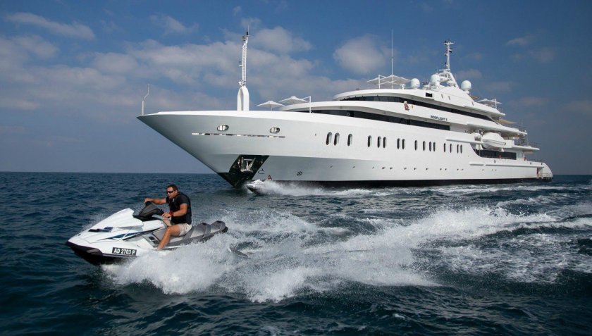 Moonlight 2 яхта