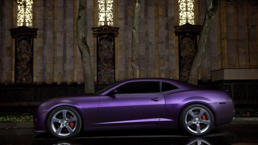 Шевроле Камаро фиолетовая