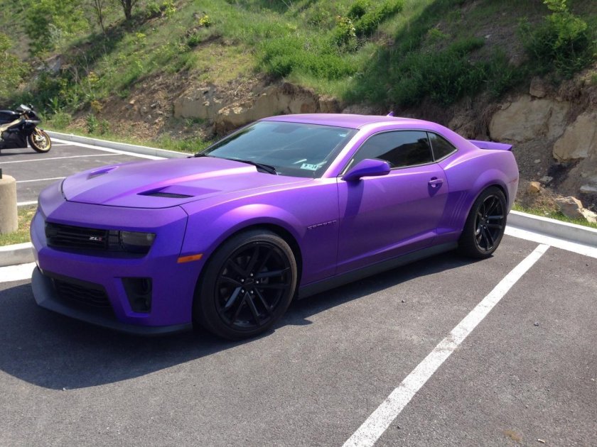 Chevrolet Camaro фиолетовая