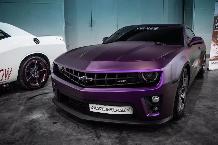 Шевроле Камаро 2020 фиолетовая