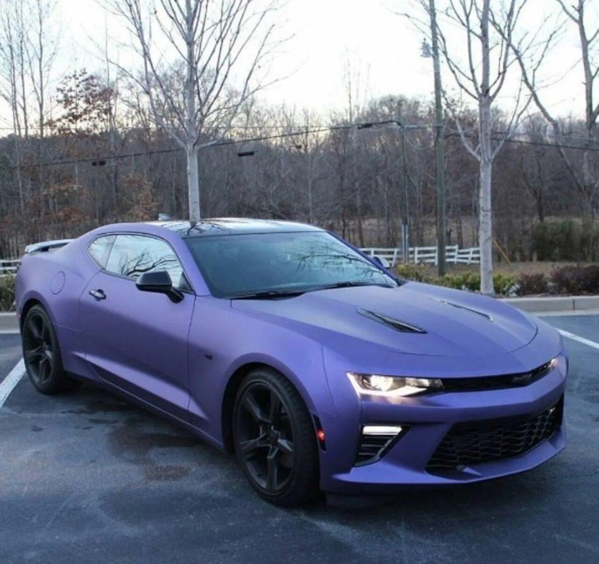 Chevrolet Camaro фиолетовая