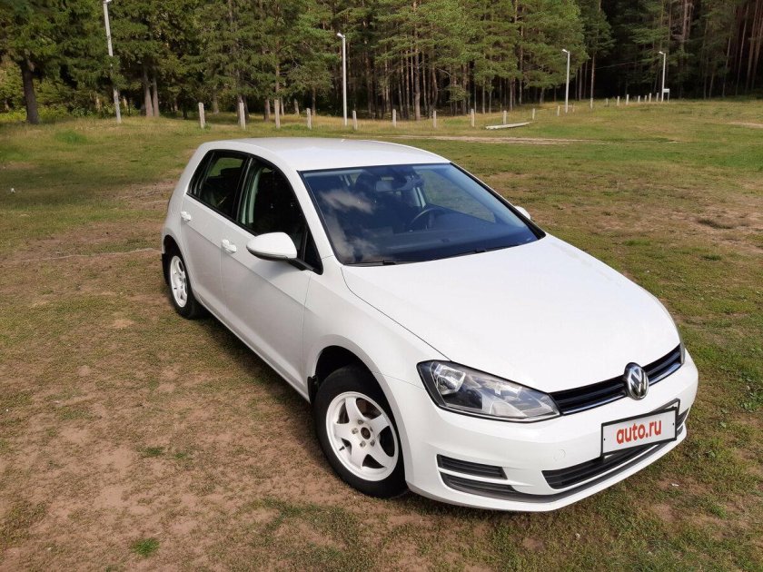 Volkswagen Golf белый