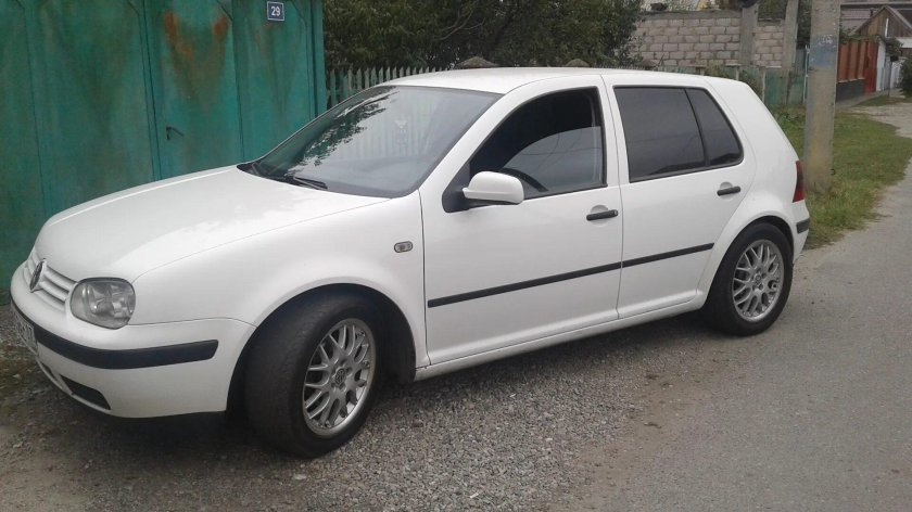 Гольф 4 белый