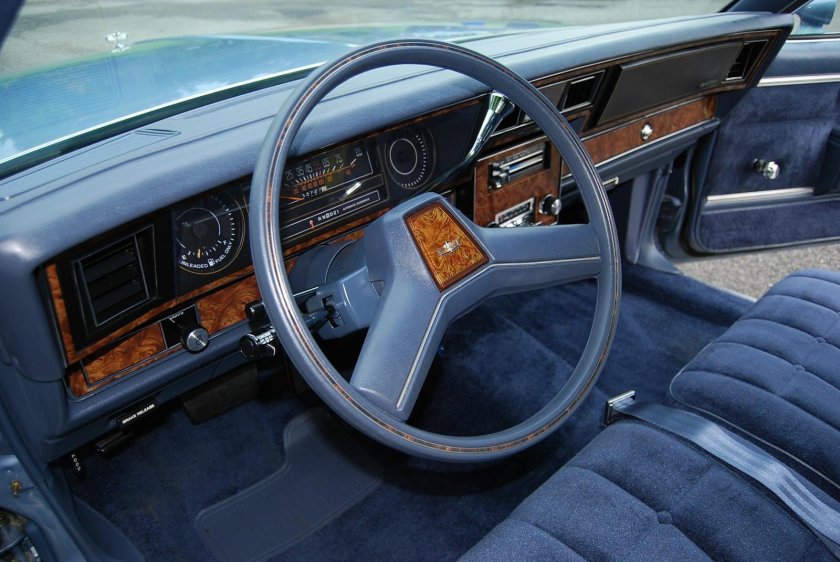 Chevrolet caprice 1984 interior