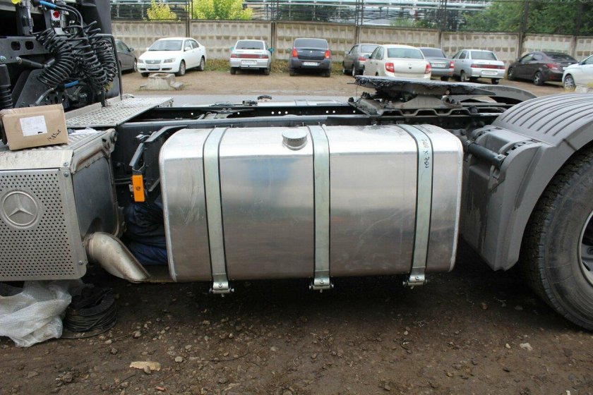 Топливный бак Мерседес Аксор 650 литров