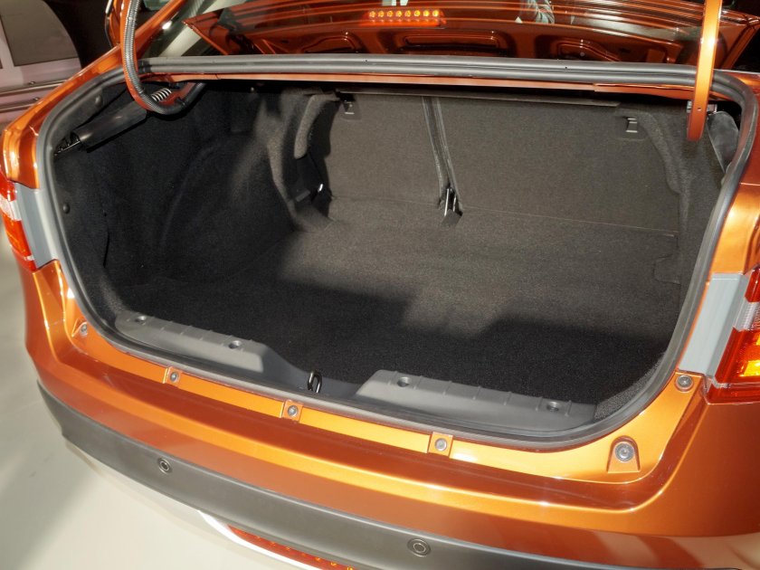 Веста кросс седан багажник