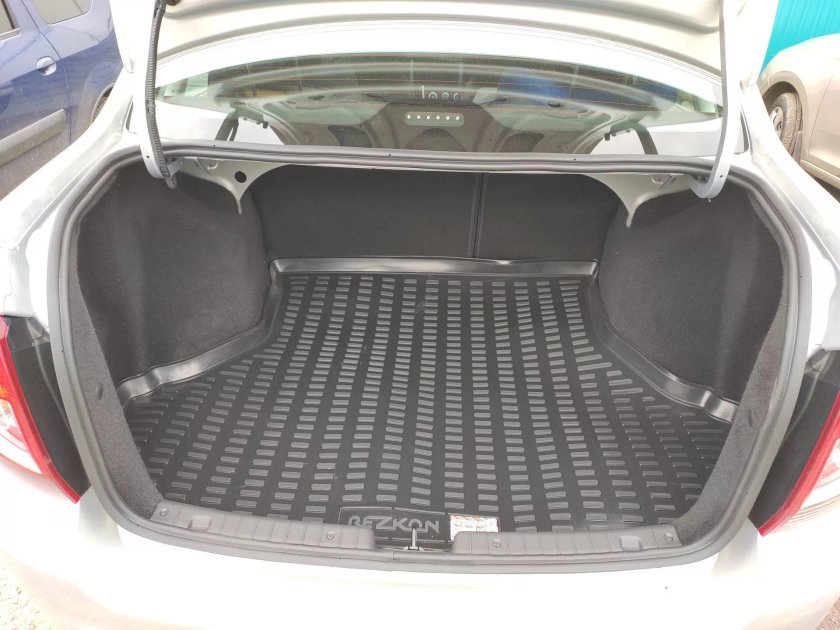 Лада Гранта 2013 седан багажник