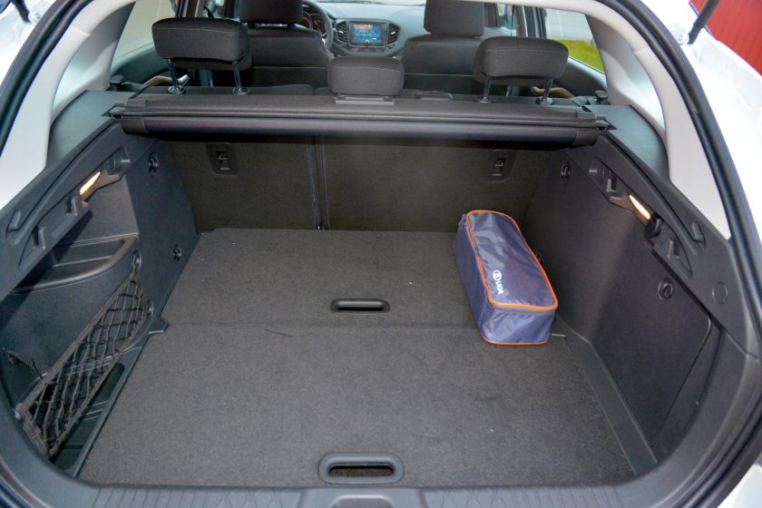 Лада Веста св кросс багажник