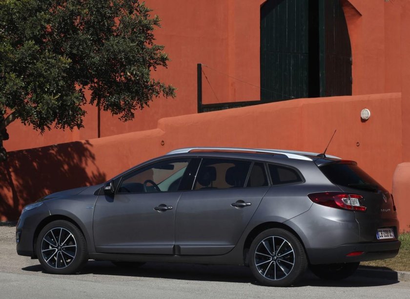 Рено Меган универсал 2012