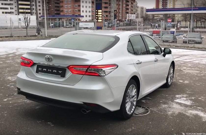 Toyota Camry 70 сзади
