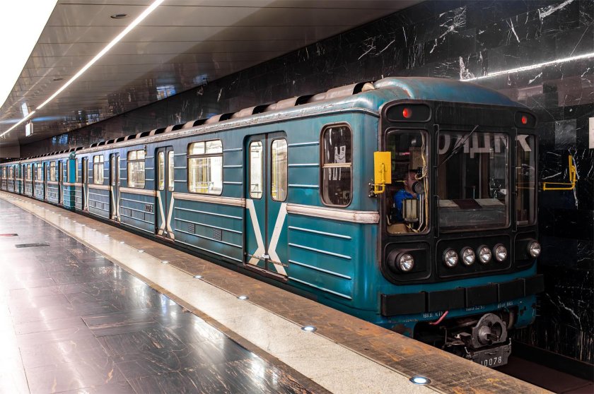 Номерной поезд метро