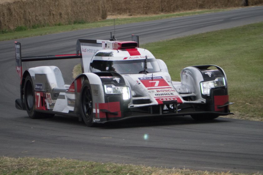 Audi r 18 e tron quattro