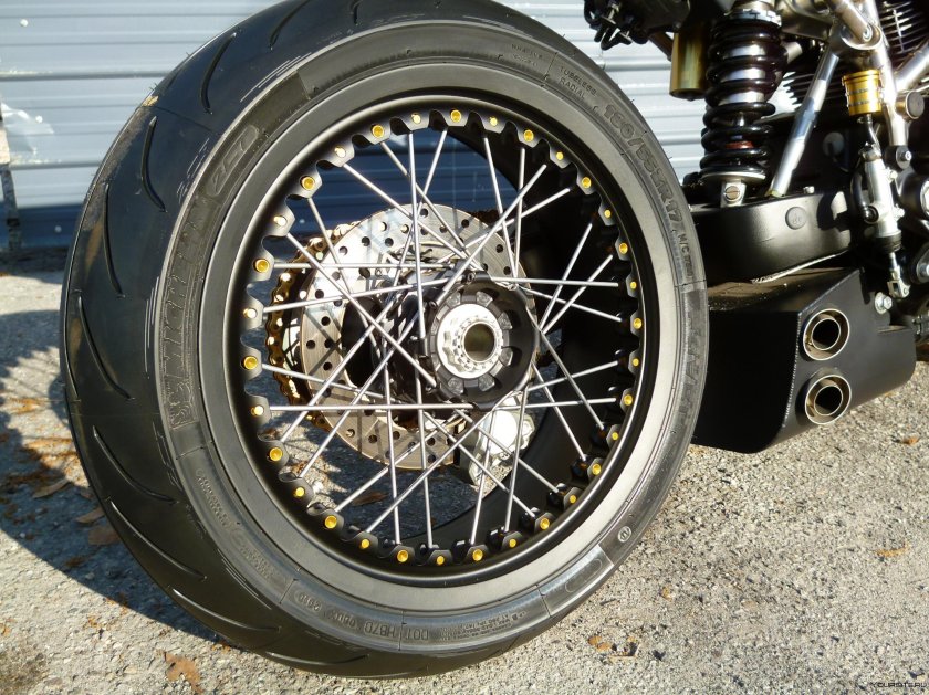 Спицованные колеса Ducati