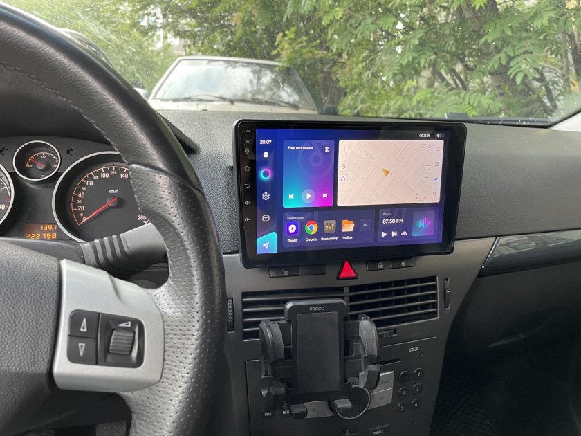 Магнитола на Опель Астра h с дисплеем