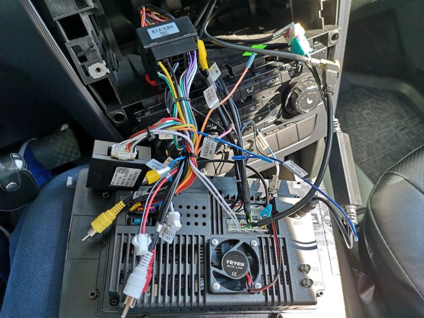 Магнитола Teyes cc2l